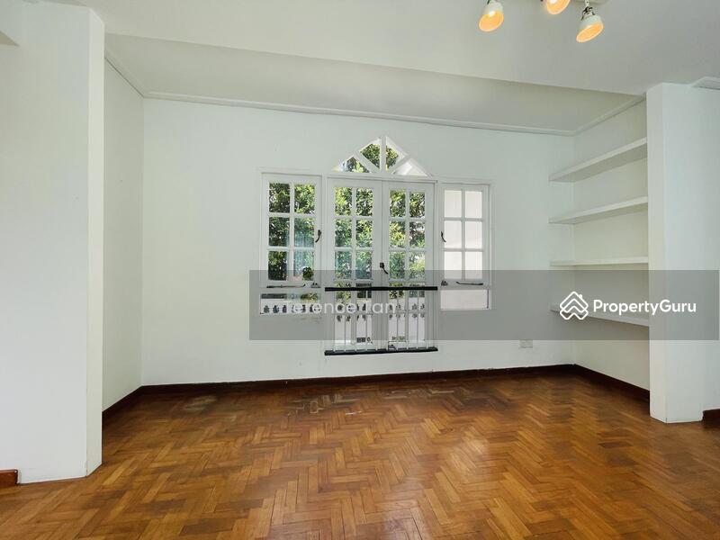 Prime Fernhill Bungalow, Minutes to Orchard! 1 KM to SCGS! 