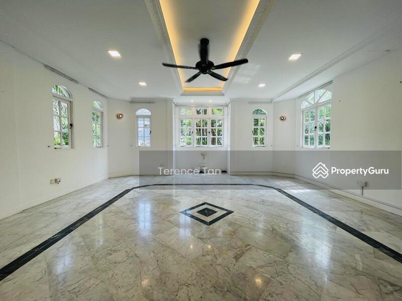 Prime Fernhill Bungalow, Minutes to Orchard! 1 KM to SCGS! 