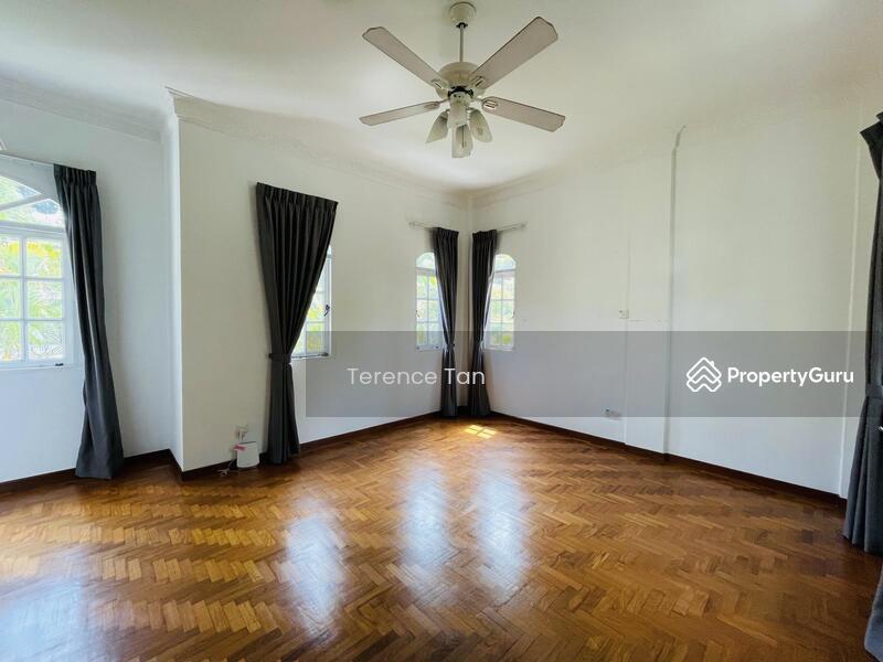 Prime Fernhill Bungalow, Minutes to Orchard! 1 KM to SCGS! 