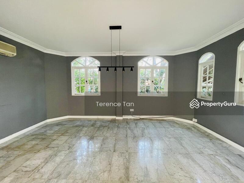 Prime Fernhill Bungalow, Minutes to Orchard! 1 KM to SCGS! 