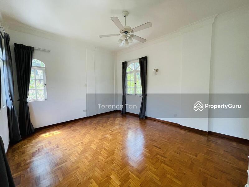 Prime Fernhill Bungalow, Minutes to Orchard! 1 KM to SCGS! 