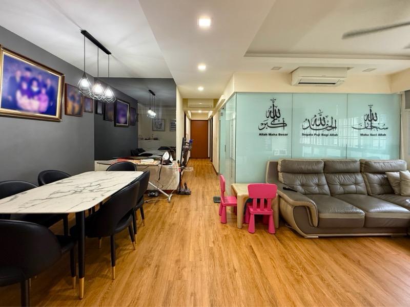 318C Yishun Greenwalk HDB Apartment For Sale, $758,888, 4 Bed 2 Bath 1,205 sqft $630.00 psf