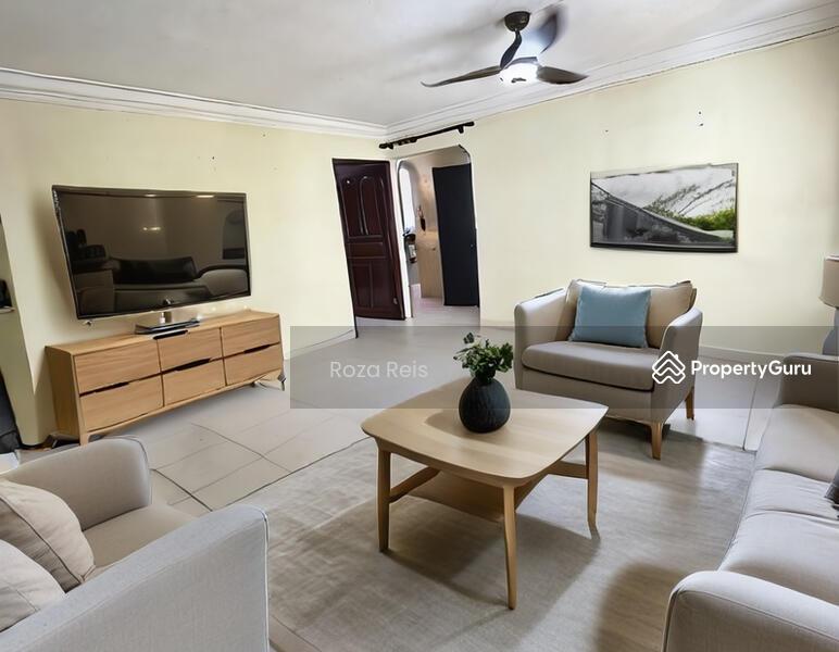 Prop-GPT: HDB Flat: D27 Yishun 136 Yishun Ring Road