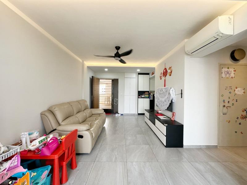 HDB Apartment for Sale: Yishun, D27, 761478