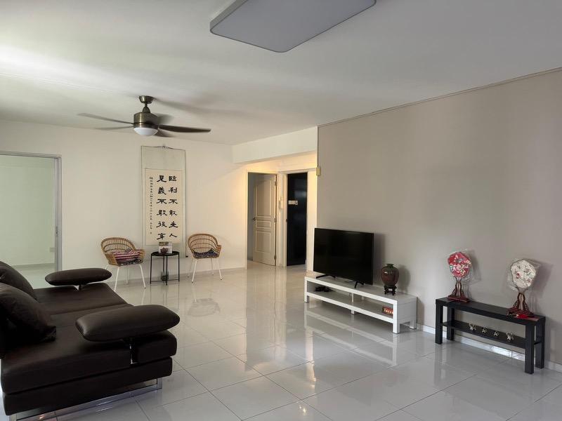 Prop-GPT: HDB Apartment: D18 Pasir Ris 646 Pasir Ris Drive 10