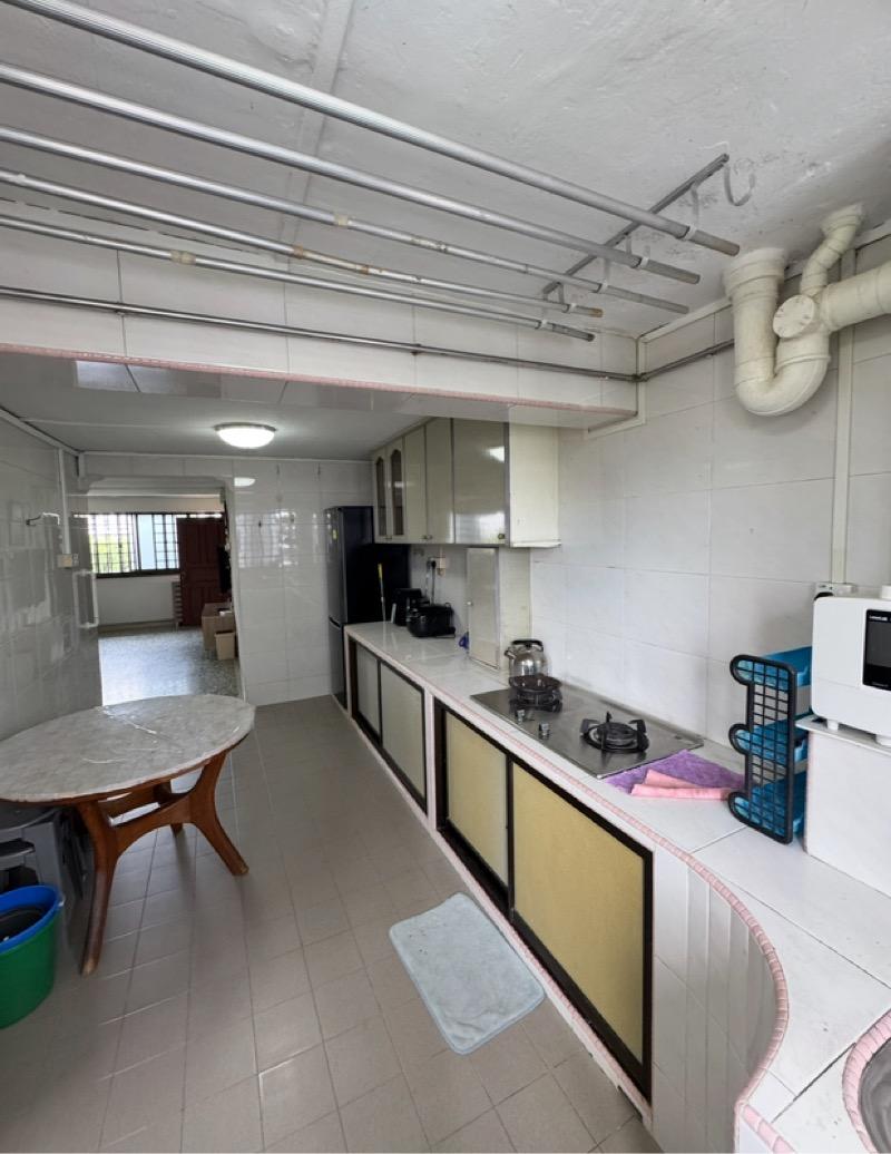 222 Lorong 8 Toa Payoh HDB Apartment For Sale, $500,000, 3 Bed 1 Bath 882 sqft $567.00 psf