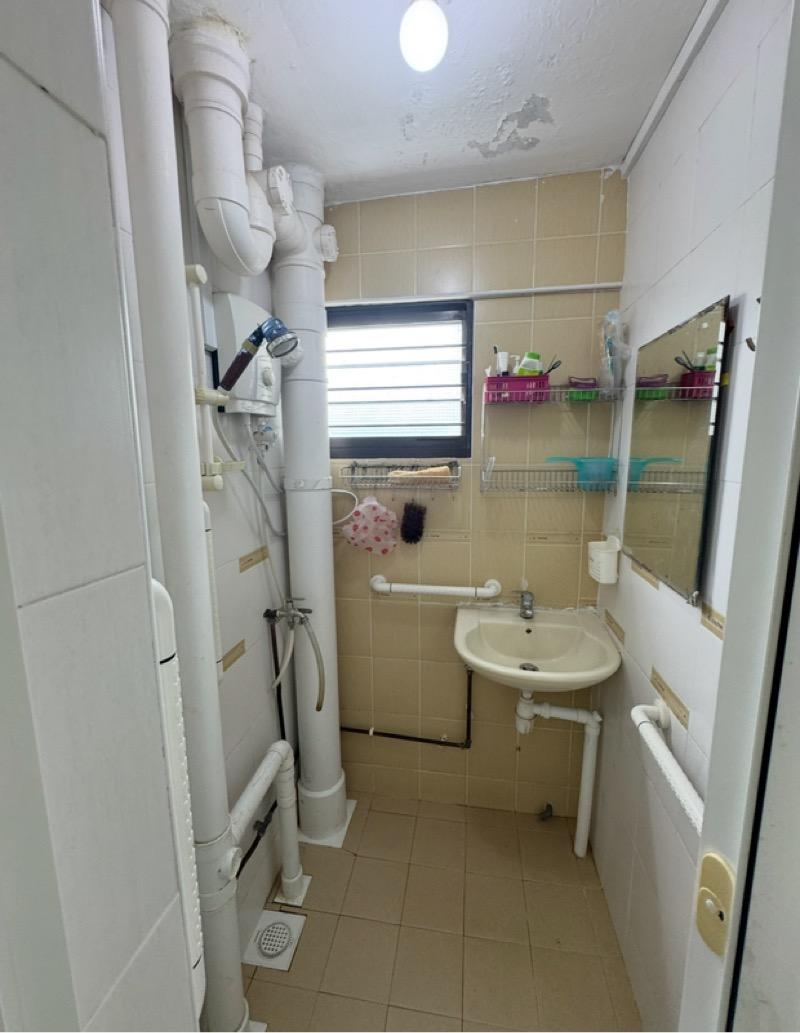 222 Lorong 8 Toa Payoh HDB Apartment For Sale, $500,000, 3 Bed 1 Bath 882 sqft $567.00 psf