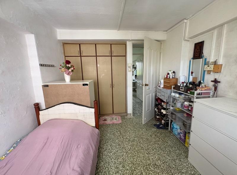 222 Lorong 8 Toa Payoh HDB Apartment For Sale, $500,000, 3 Bed 1 Bath 882 sqft $567.00 psf