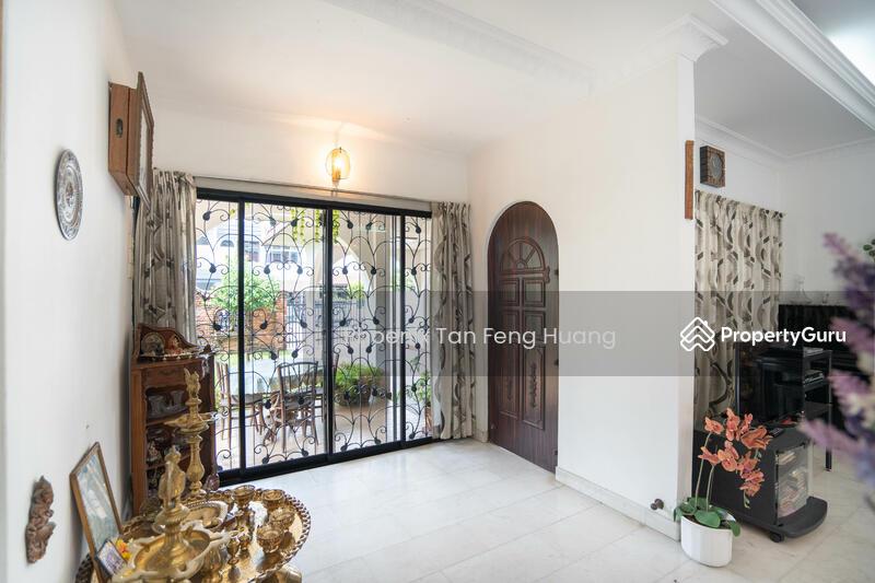 2 Sty Freehold Corner Terrace Walk to MRT @ $15xx PSF