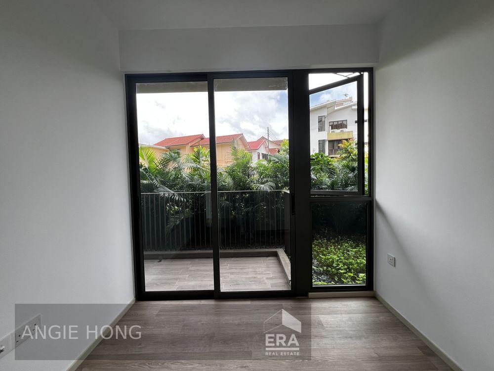 Prop-GPT: Condominium: D27 Yishun The Watergardens at Canberra