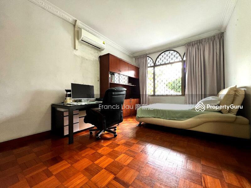 Inviting Spacious Semi-Detached @ Kovan