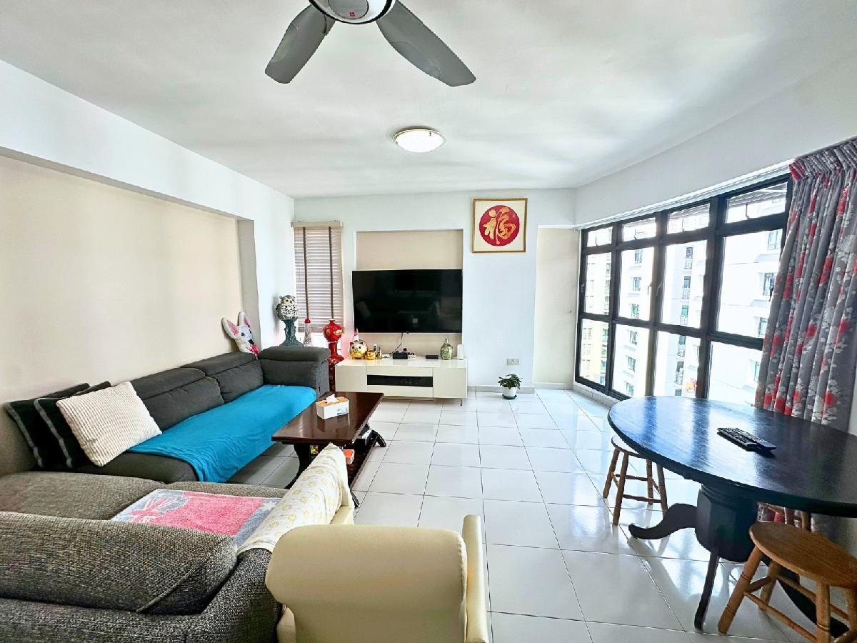 Prop-GPT: HDB Apartment: D23 Bukit Panjang 656 Senja Road