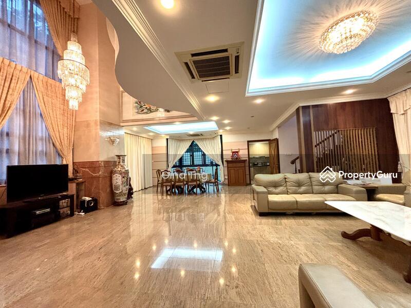 Prop-GPT: Bungalow: D16 Kew Drive Stunning Kew Estate Bungalow