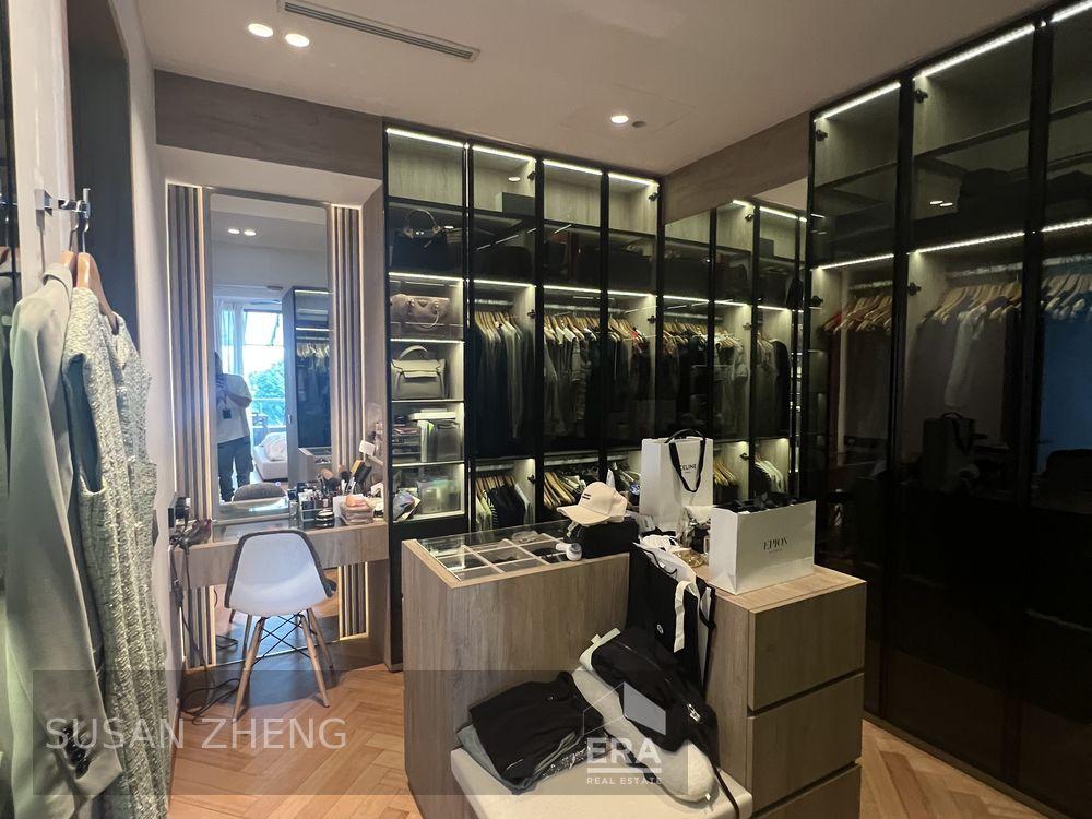 Spacious 4-bedrooms Ensuite Penthouse