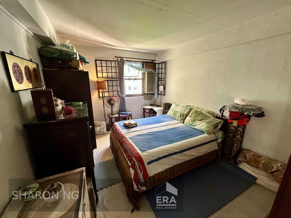 Prop-GPT: HDB - 1 room: D03 Commonwealth Commonwealth Close, Commonwealth, Singapore, D03, 140082: Sgd 320,000