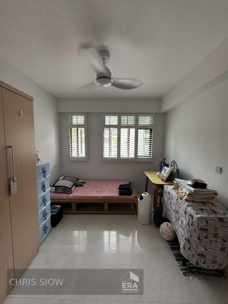 Prop-GPT: HDB - 1 room: D27 Sembawang Montreal Link, Sembawang, Singapore, D27, 752593: Sgd 380,000