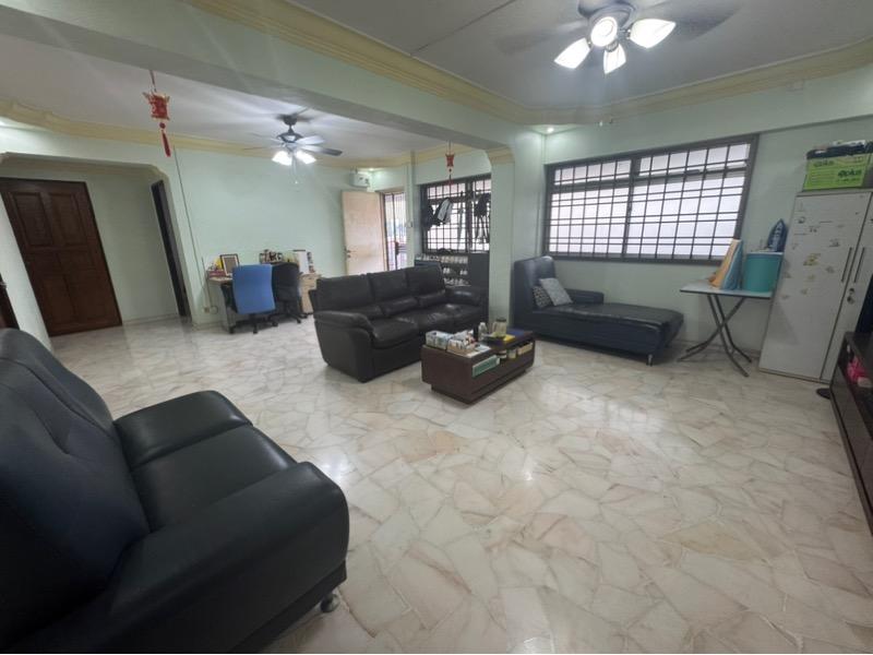 Prop-GPT: HDB Apartment: D22 Boon Lay 758 Jurong West Street 74