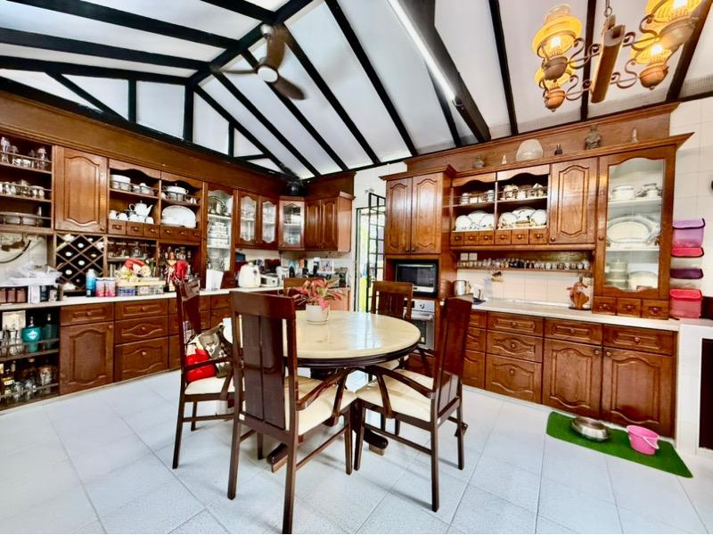 Peakview Estate Semi-Detached House For Sale, $5,200,000, 5 Bed 3 Bath 3,588 sqft $1,577.00 psf