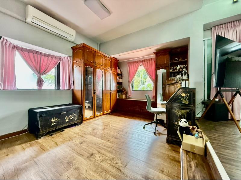 Peakview Estate Semi-Detached House For Sale, $5,200,000, 5 Bed 3 Bath 3,588 sqft $1,577.00 psf