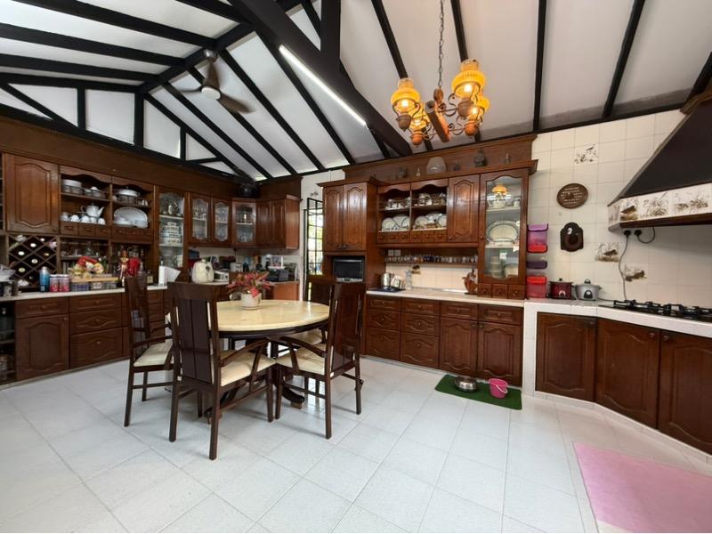 Peakview Estate Semi-Detached House For Sale, $5,200,000, 5 Bed 3 Bath 3,588 sqft $1,577.00 psf