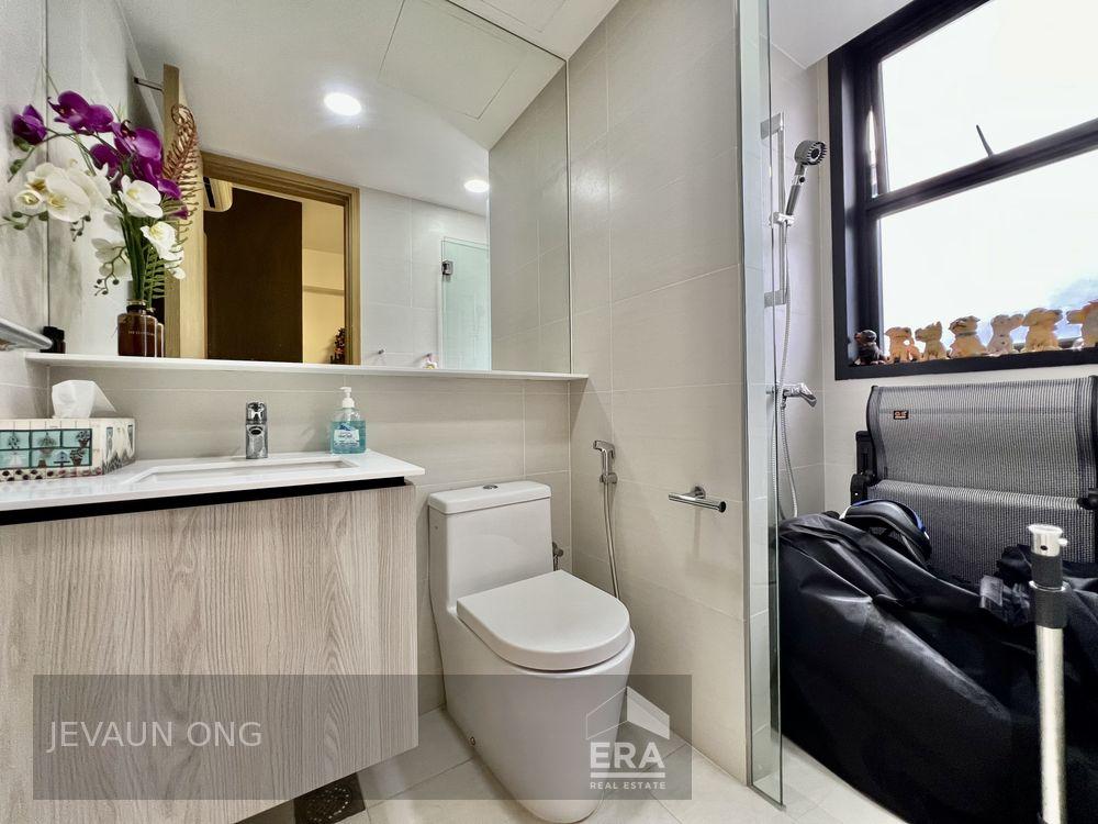 Spacious and Luxurious 5 Bed 4 Bath. Newly Renovated. Sincere Seller