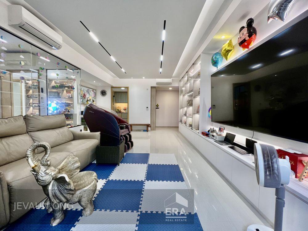 Spacious and Luxurious 5 Bed 4 Bath. Newly Renovated. Sincere Seller