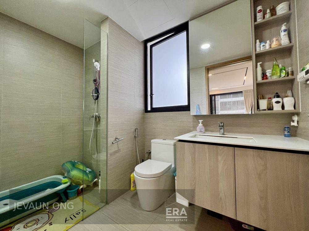 Spacious and Luxurious 5 Bed 4 Bath. Newly Renovated. Sincere Seller