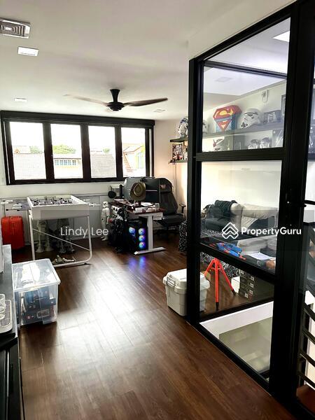 Modern 3 Storey Terrace move in condition