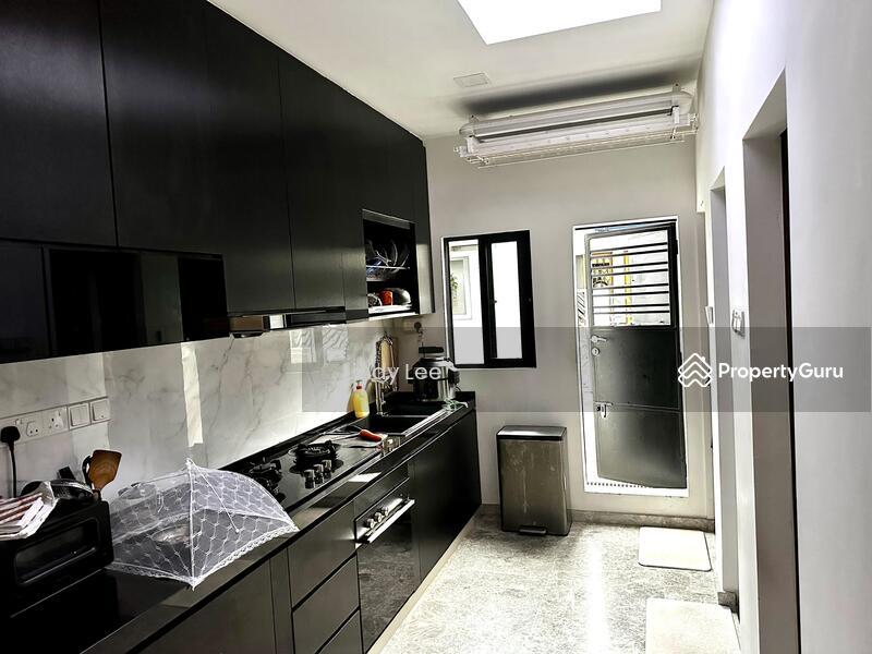 Modern 3 Storey Terrace move in condition