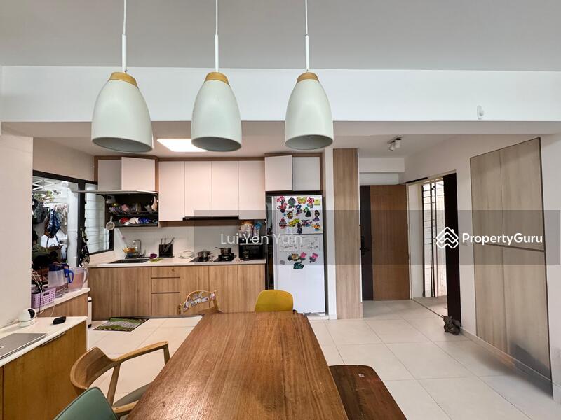 Prop-GPT: HDB Flat: D05 Clementi 445B Clementi Avenue 3