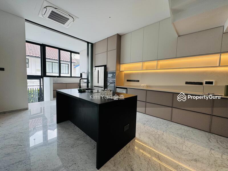 Prop-GPT: Terrace: D10 Holland Brand New & Beautiful, 3 levels with Lift, 5 bedrooms all ensuite with wardrobes