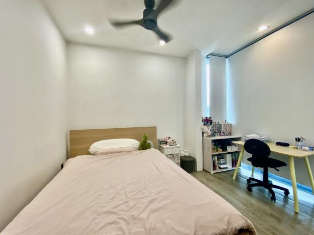 Meridian 38 Apartment For Sale, $2,500,000, 3 Bed 2 Bath 1,367 sqft $1,829.00 psf