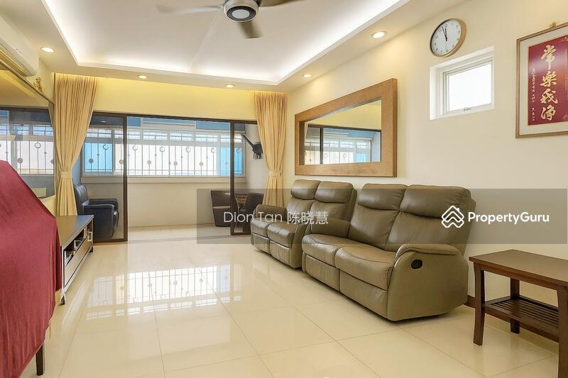 Prop-GPT: HDB Flat: D27 Yishun 792 Yishun Ring Road