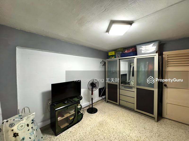 Prop-GPT: HDB Flat: D10 Holland 21 Ghim Moh Road