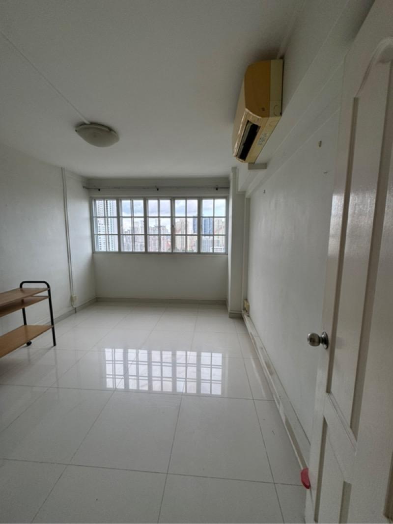 193 Lorong 4 Toa Payoh HDB Apartment For Sale, $700,000, 4 Bed 2 Bath 904 sqft $774.00 psf