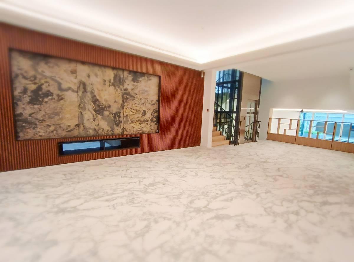 Prime Lush Freehold Bungalow along Exquisite SUNSET Way Enclave  Detached House For Sale, $23,800,000, 5 Bed 5 Bath 11,001 sqft $2,833.00 psf