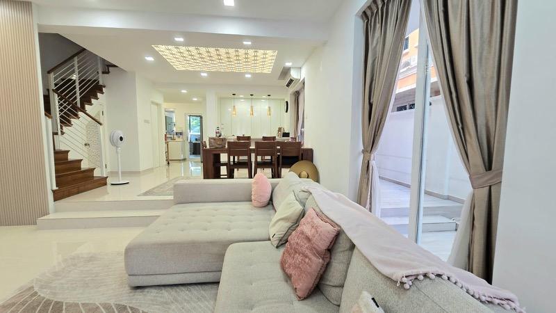 Burgundy Hill Semi-Detached House For Sale, $3,350,000, 4 Bed 5 Bath 4,000 sqft $1,259.00 psf