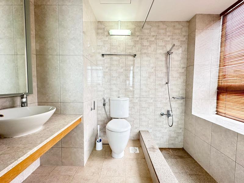 The Lakeshore Condominium For Sale, $1,350,000, 2 Bed 2 Bath 872 sqft $1,548.00 psf