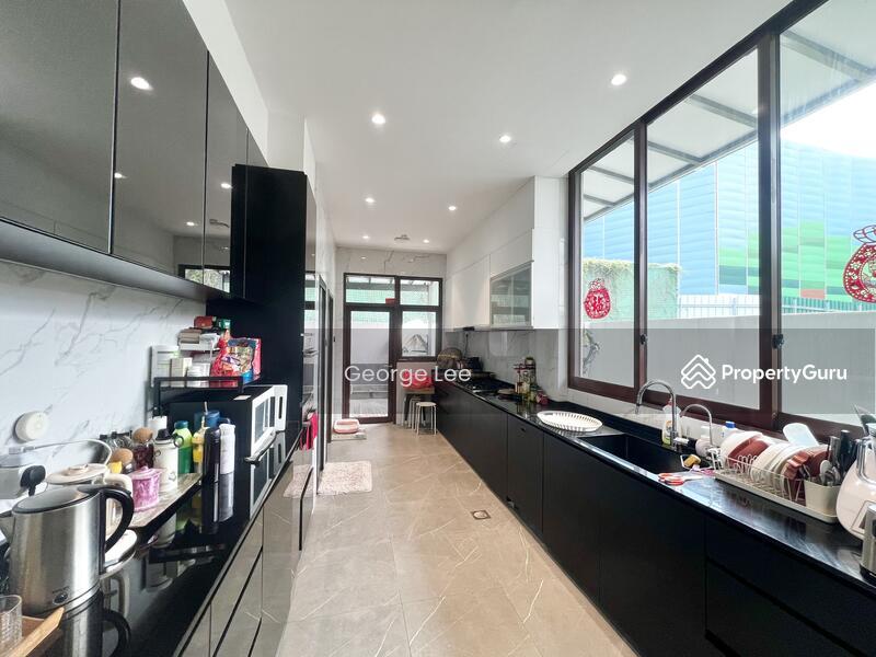 Semi-Detached for Sale: D19, 555171