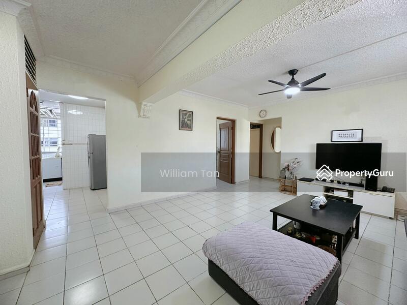 HDB Flat for Sale: Tampines, D18, 520870