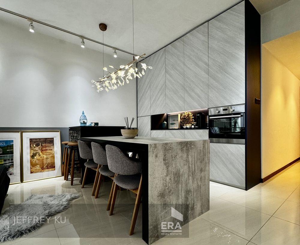 Superb Value! Sea View! Mins to Beach. No West Sun. Move-in Rd