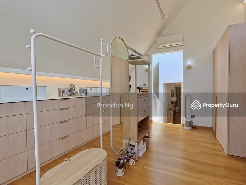 LANDED7772 @ RENOVATED MOVE IN TERRACE OFF SIGLAP