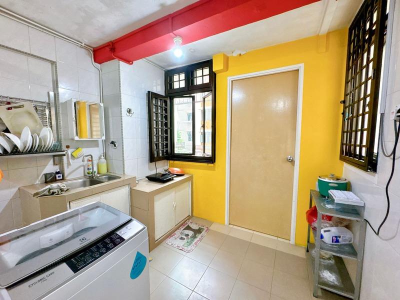 112 Commonwealth Crescent HDB Apartment For Sale, $370,000, 3 Bed 1 Bath 581 sqft $637.00 psf