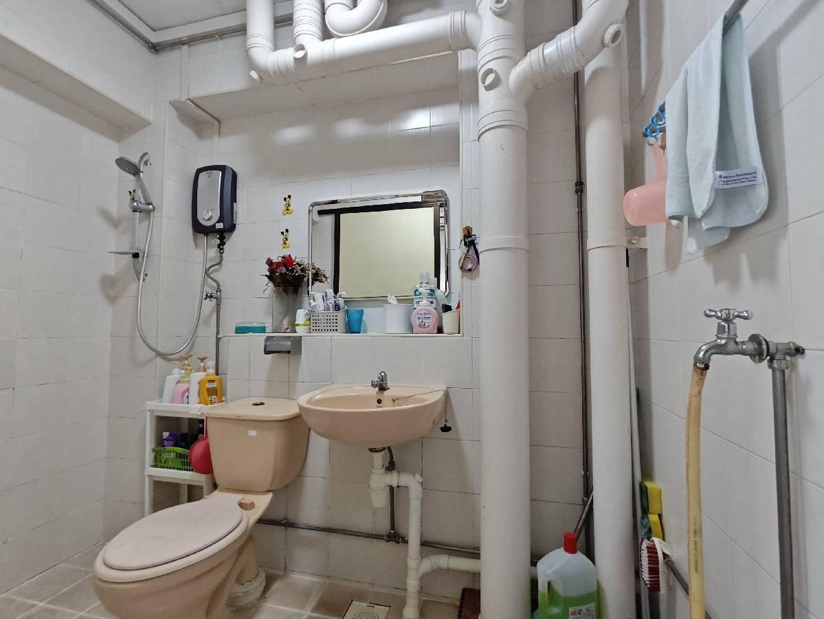 525 Jelapang Road HDB Apartment For Sale, $775,000, 3 Bed 2 Bath 1,302 sqft $595.00 psf