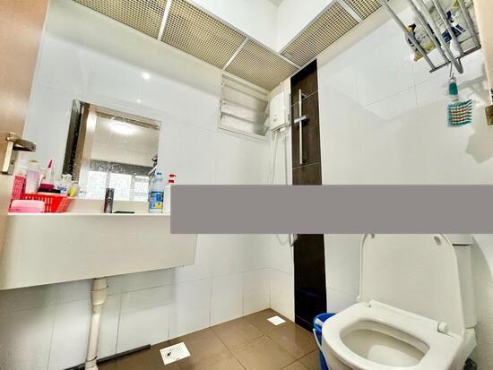 42A Margaret Drive HDB Apartment For Sale, $789,999, 2 Bed 2 Bath 678 sqft $1,165.00 psf