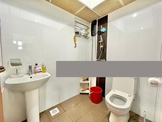 42A Margaret Drive HDB Apartment For Sale, $789,999, 2 Bed 2 Bath 678 sqft $1,165.00 psf