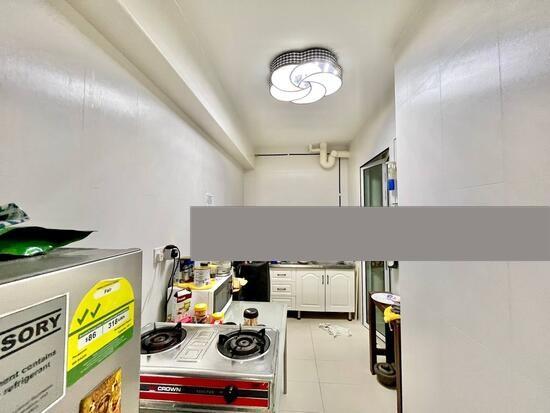 42A Margaret Drive HDB Apartment For Sale, $789,999, 2 Bed 2 Bath 678 sqft $1,165.00 psf