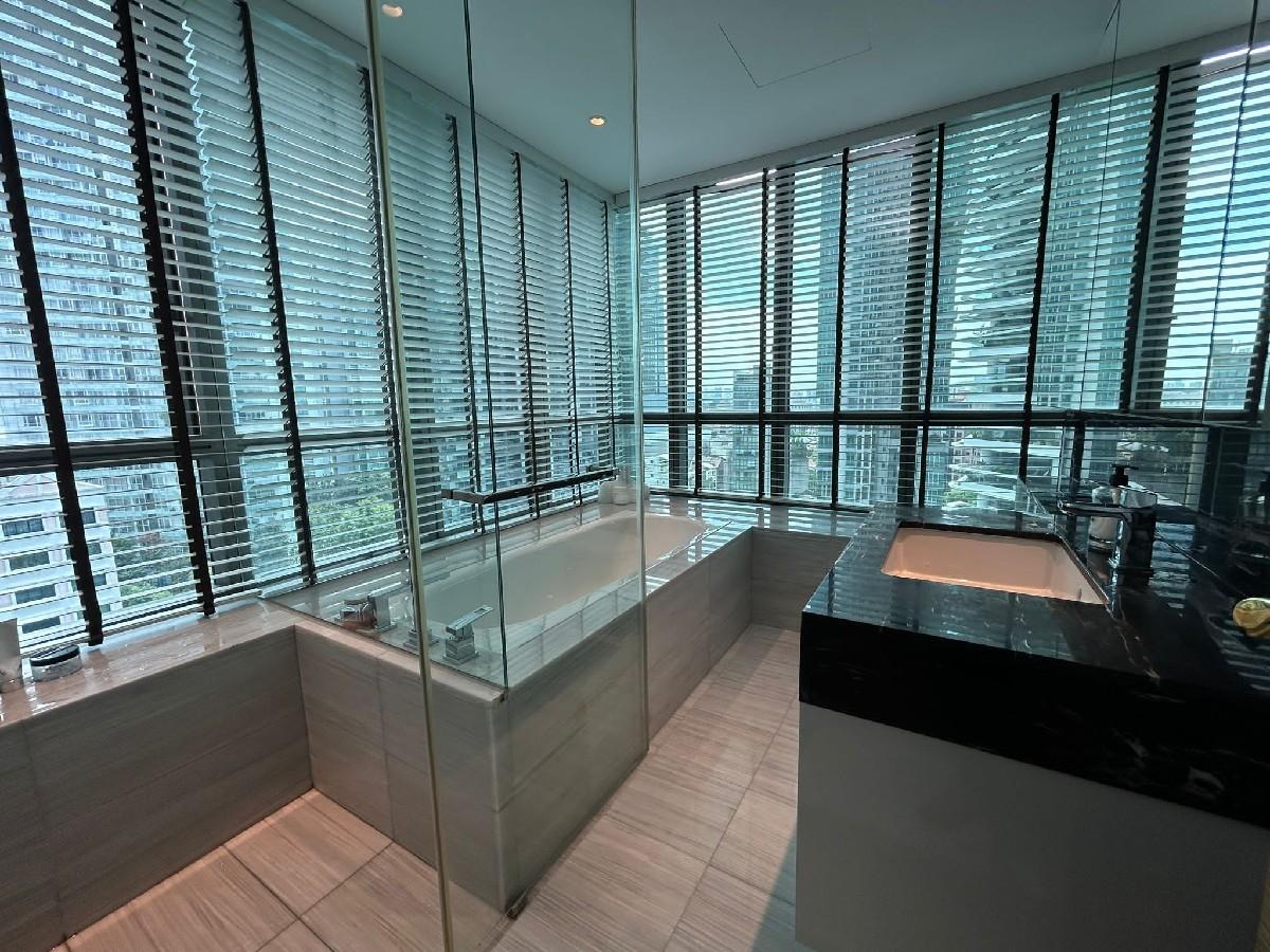 8 Saint Thomas Condominium For Sale, $4,100,000, 3 Bed 3 Bath 1,302 sqft $3,149.00 psf