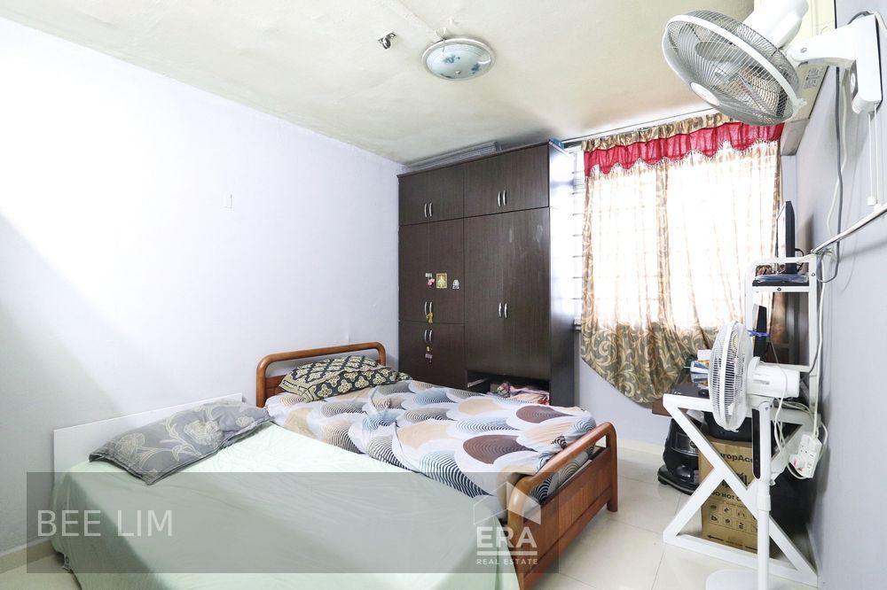 Simple Renovated High Floor Unit. Cheap. Convenient. Opp Maha Bodhi