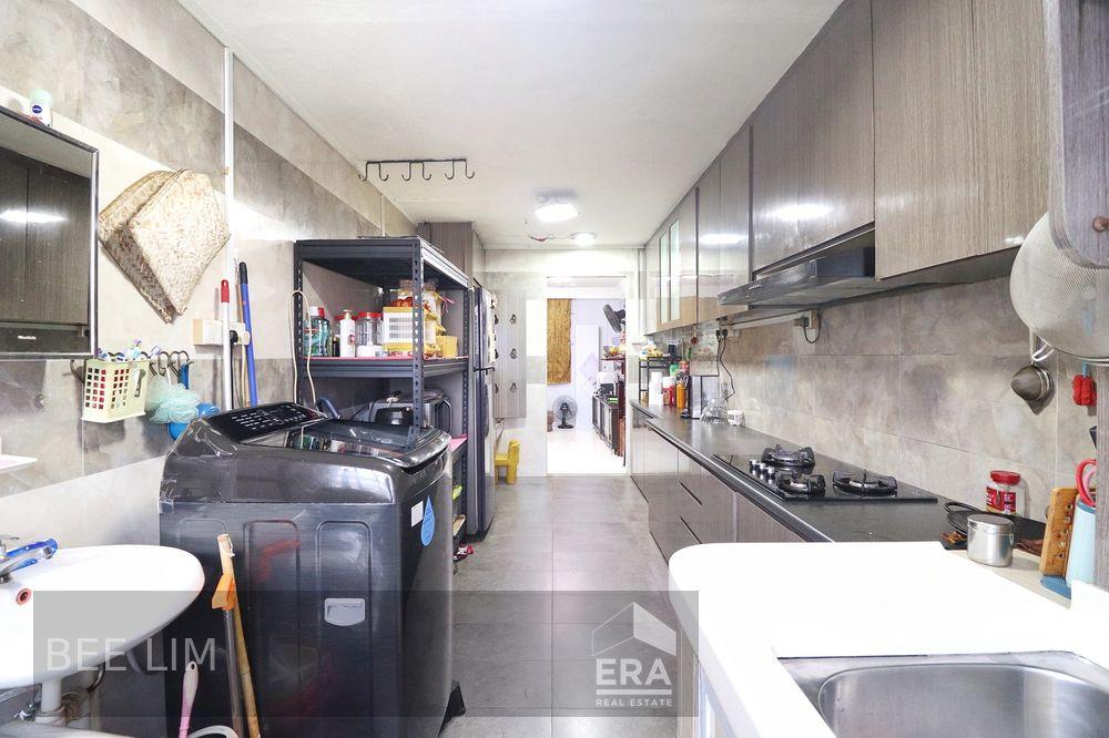 Simple Renovated High Floor Unit. Cheap. Convenient. Opp Maha Bodhi